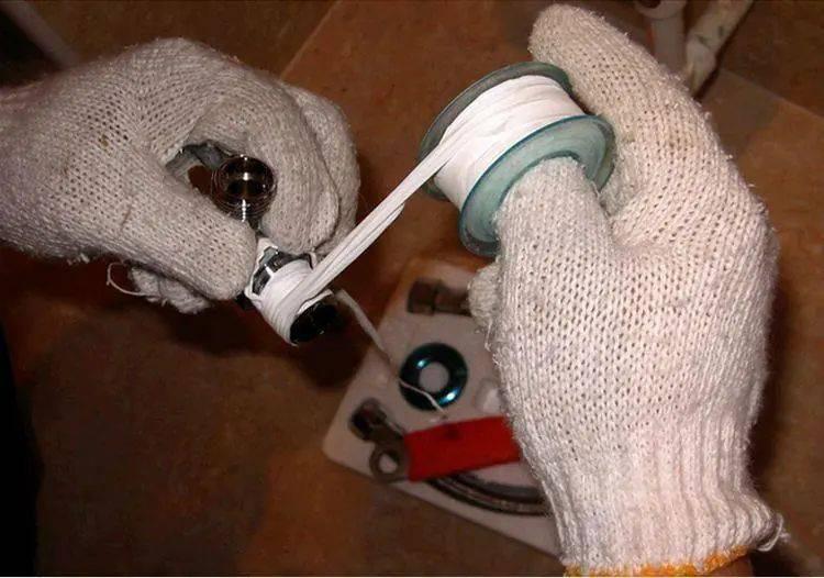 纏繃水膠布